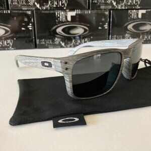 OO9102 Oakley Holbrook WoodGrain Prizm Polarized Sunglasses